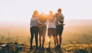 Superboss best team meetings - four people meeting outdoors