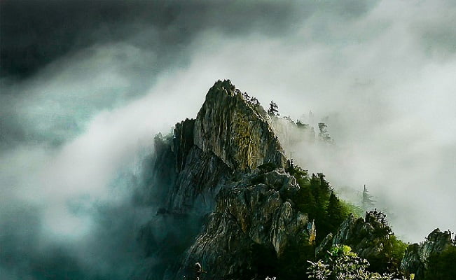 Mountain pick in clouds - about entrepreneurial overwhelm